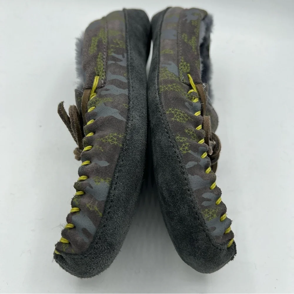 LL Bean Wicked Good Moccasins Slippers Shoes Childs Boys Size 4 Blue Camo EUC