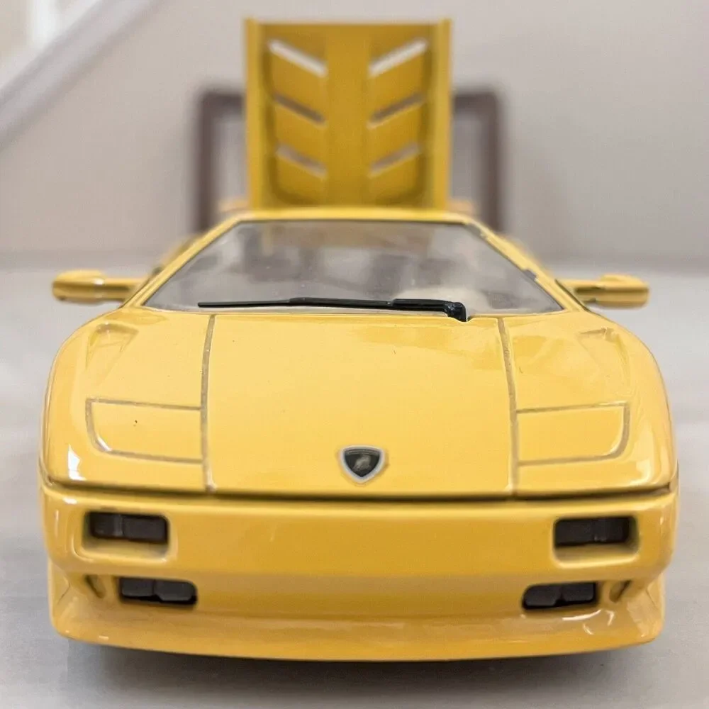 Bburago Lamborghini Diablo 1990 Collection Diecast Model Car 1/24 Yellow Italy