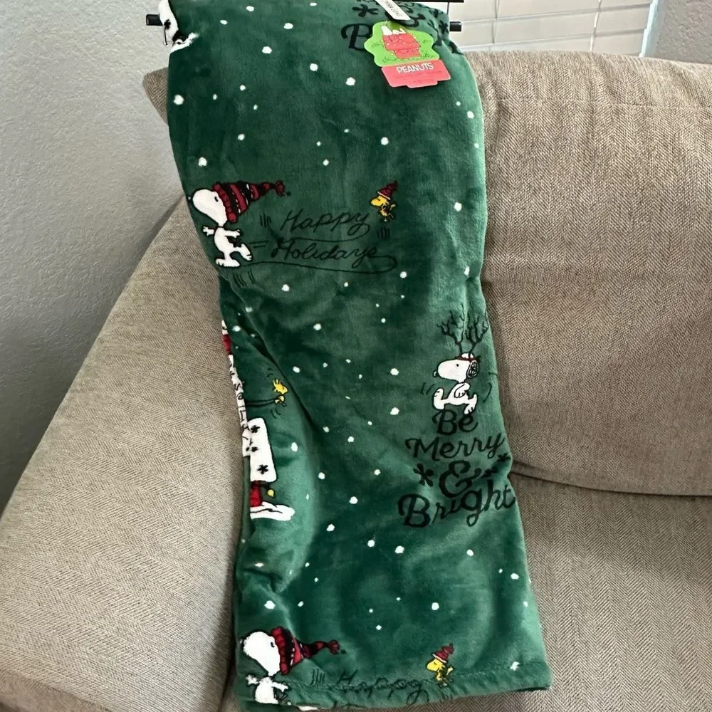 NWT-Peanuts Green 60x70” Velvet Loft Throw Blanket by Berkshire Blanket & Home