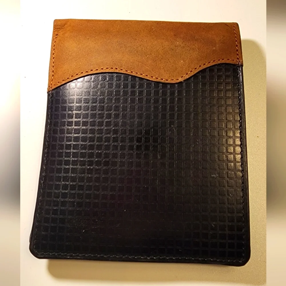 Men's Toneka Leather Two-tone Billfold Wallet. New.