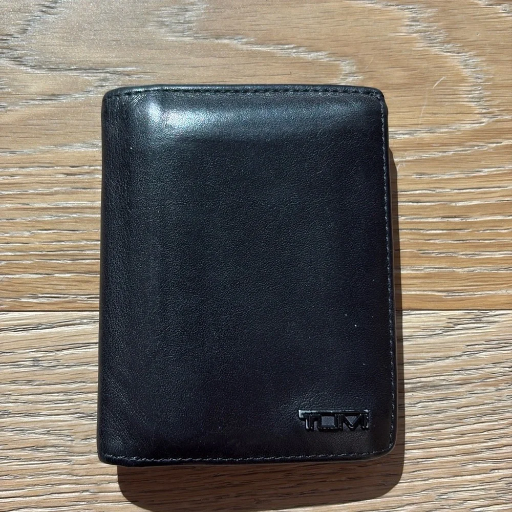 Tumi black men’s wallet with photo ID pocket