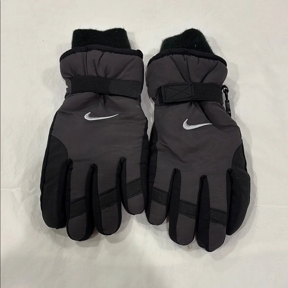 Nike Black and Gray Winter Gloves