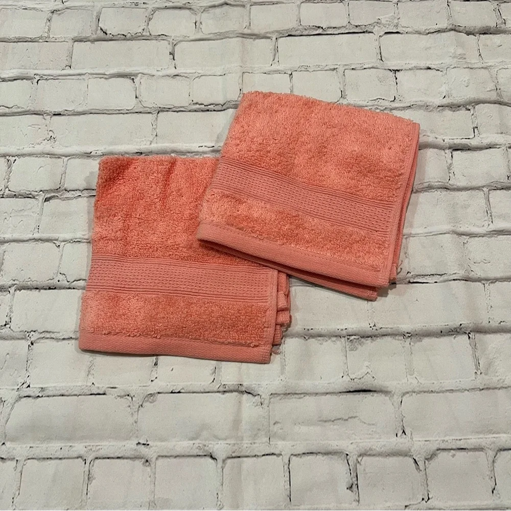 NEW 4 pc - DKNY Nottingham Coral Towel Set, 3 piece, Bath, hand and face