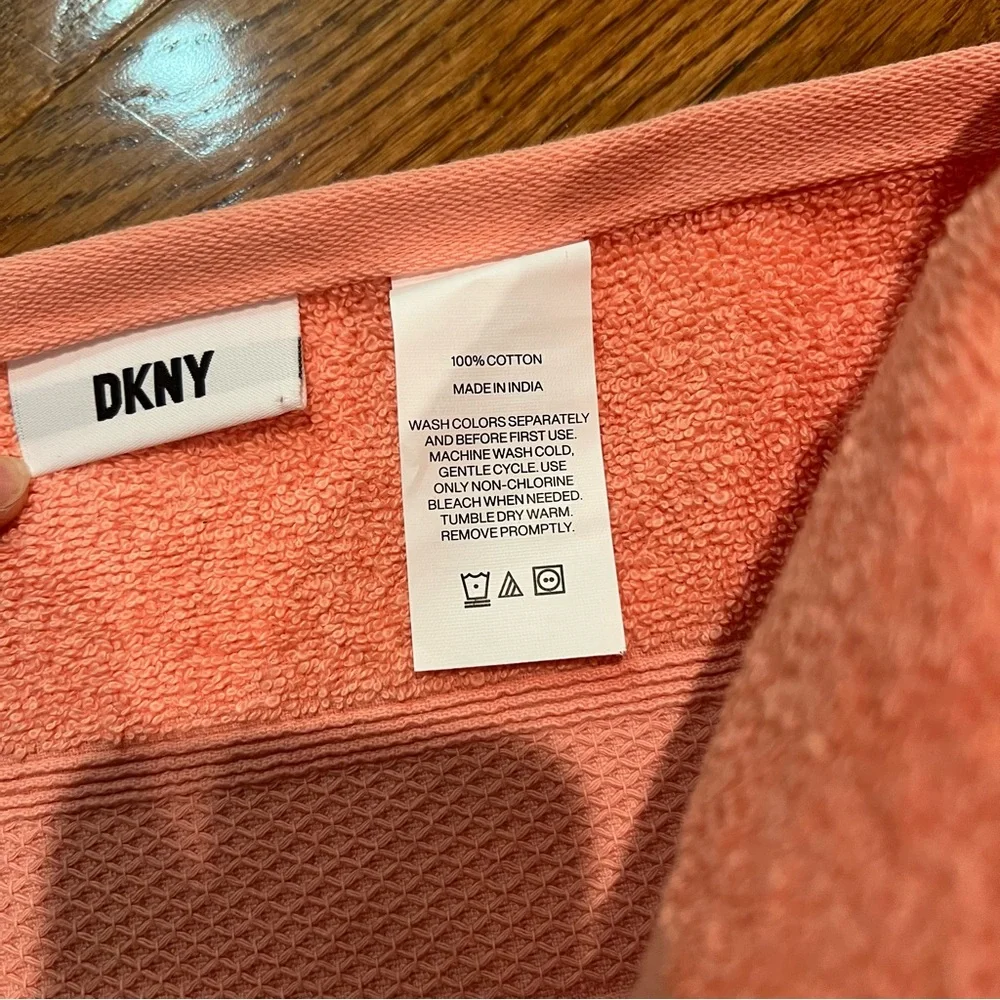 NEW 4 pc - DKNY Nottingham Coral Towel Set, 3 piece, Bath, hand and face