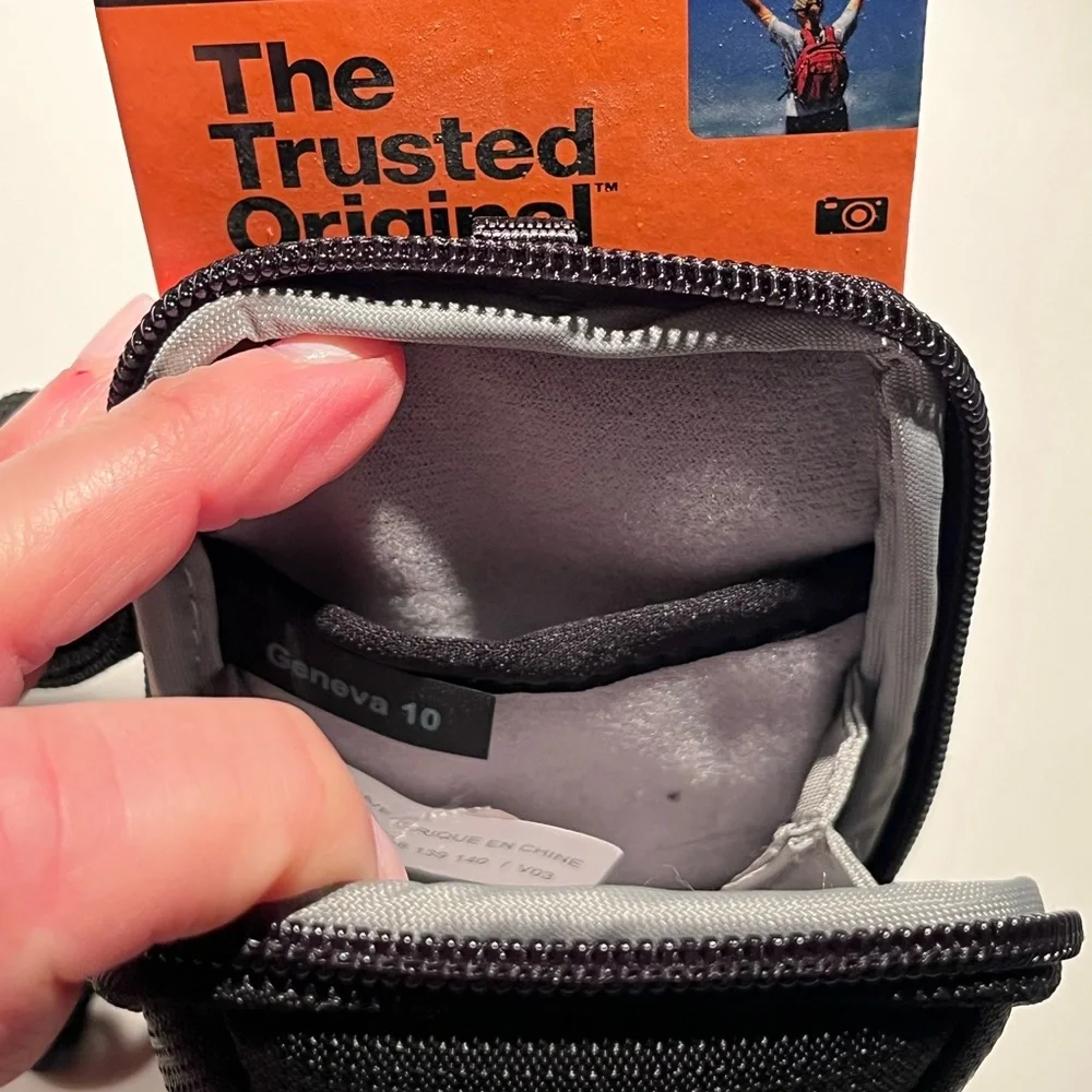 NWT Lowepro Black Camera Case- Geneva 10