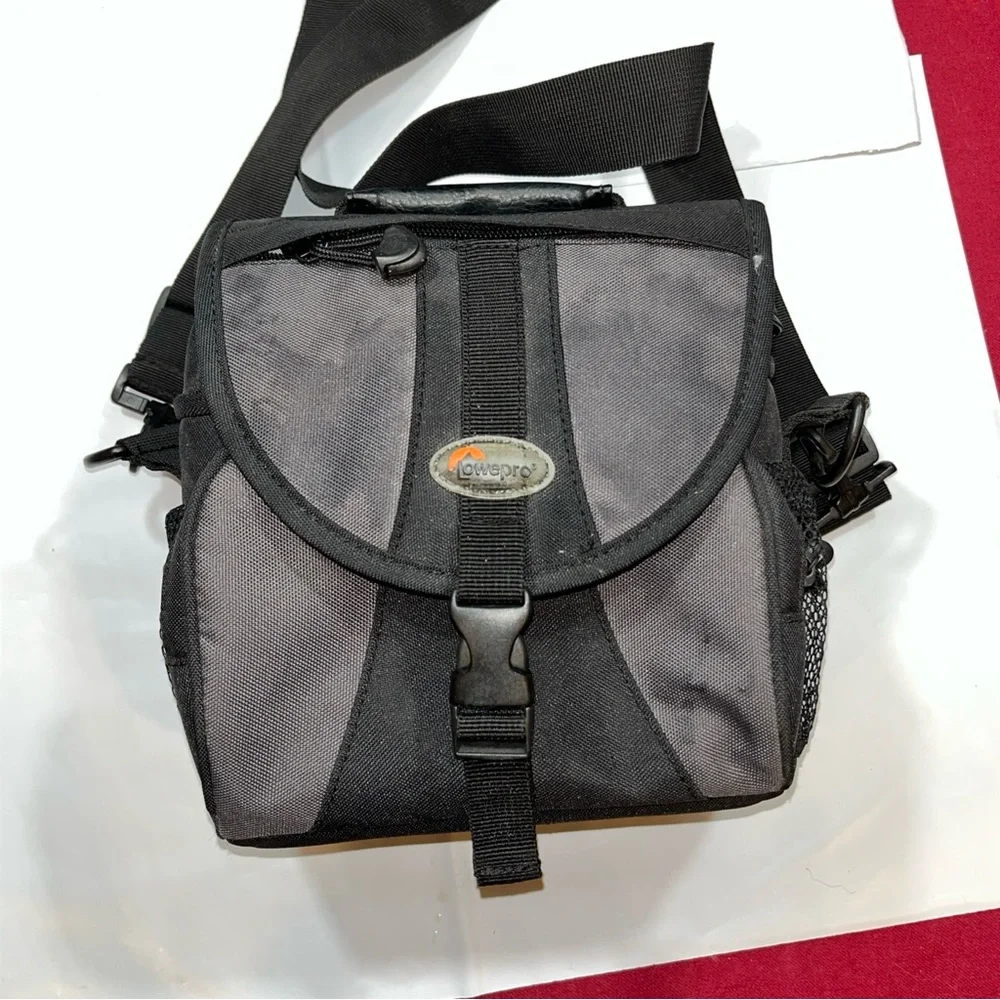 Lowepro EX 140 Black nylon Canvas Camera Soft Bag Shoulder Strap carry case 8x7”
