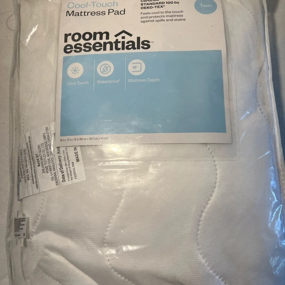 Room Essentials Cool Touch Mattress Pad Twin size