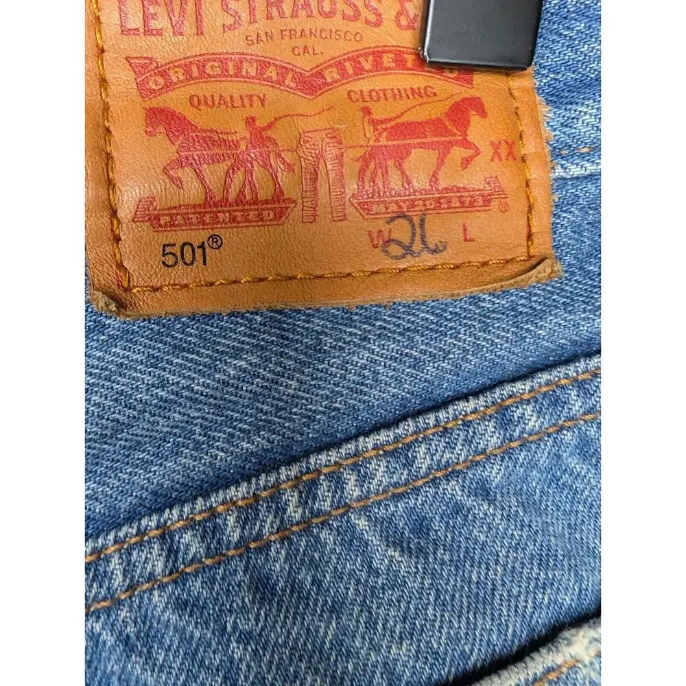 Levi's 501 High Rise Button Fly Distressed Shorts in Drive Me Crazy Size 26