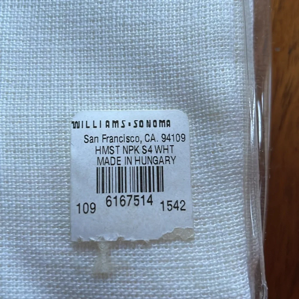 Brand new Williams Sonoma 100% linen napkins