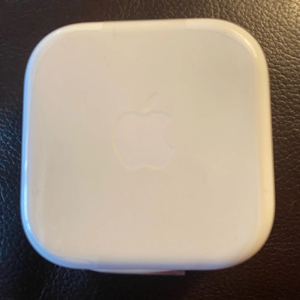 New Apple iPhone iPod Ear Buds in case