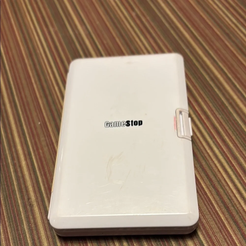 White storage Case for Nintendo Ds game cartridges fits 6 and a stylus pen