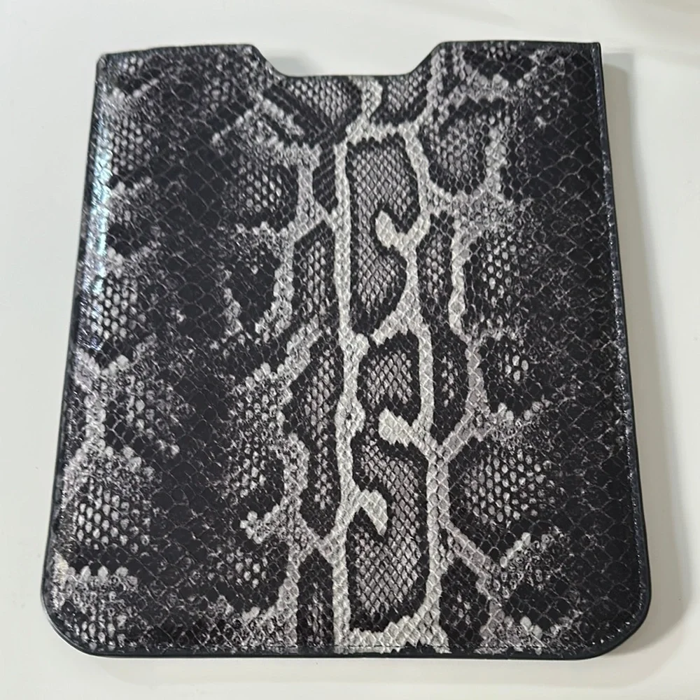 Snakeskin Pattern Tablet Sleeve