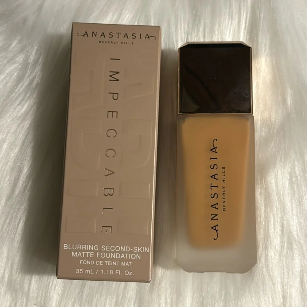 Anastasia Beverly Hills Impeccable Blurring Second-Skin Matte Foundation 4W