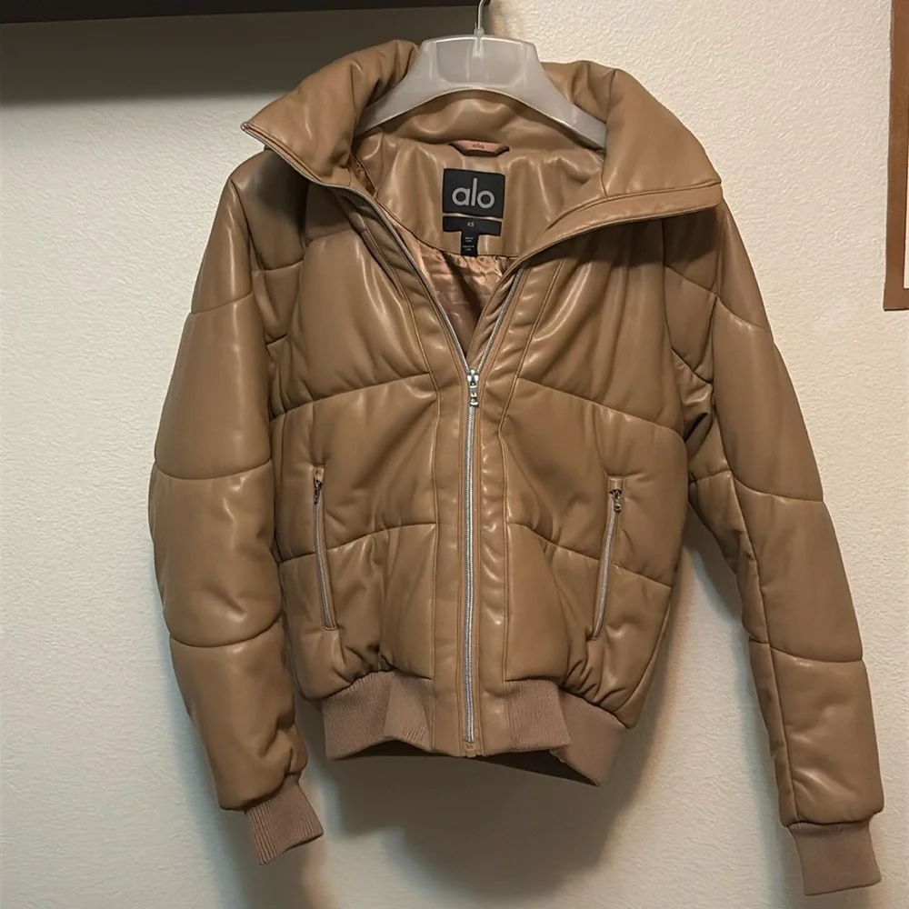 ALO Yoga Faux Leather Boss Puffer Jacket, Toasted Almond Sz XS NWT PRICE FIRM