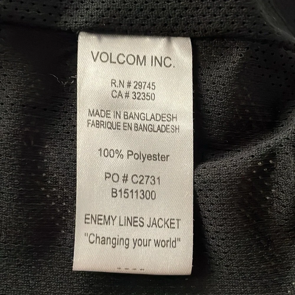 ♥️Volcom♥️Enemy Lines lightweight, Rose print jacket size (M)