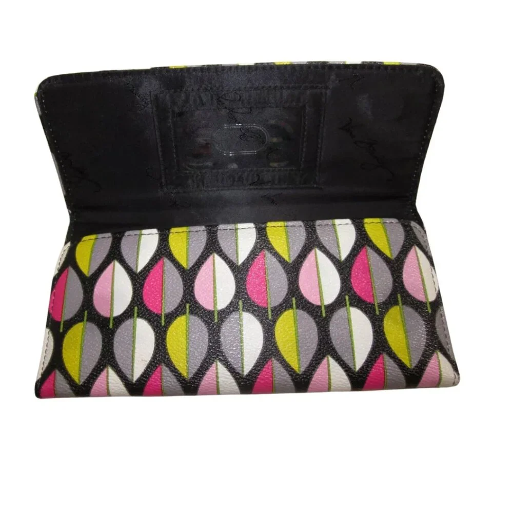 VERA BRADLEY VINYL TRIFOLD LEAF PRINT WALLET, MAGNETIC CLOSE, # 530W