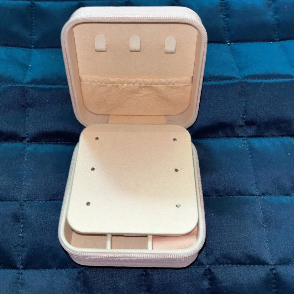 N/A travel jewelry