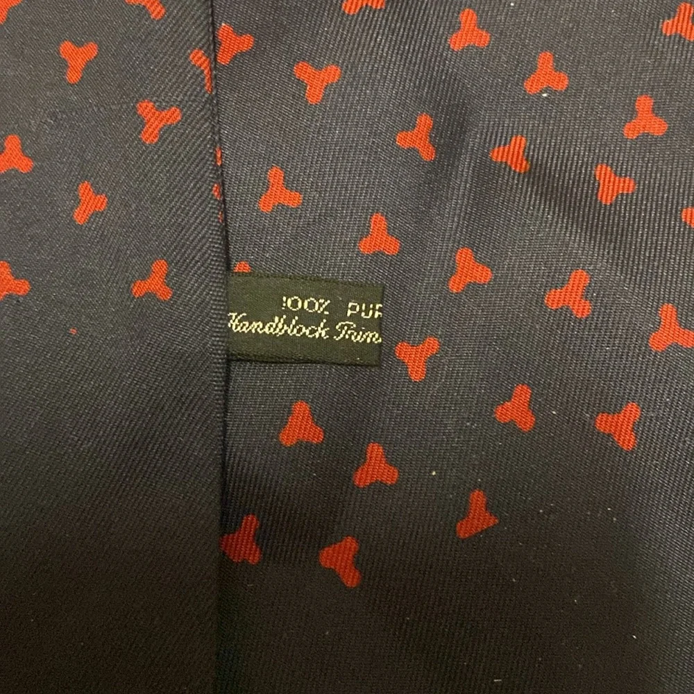 Brooks Brothers Navy/Red Colored 100% Silk Scarf 11 x‎ 53’ EUC
