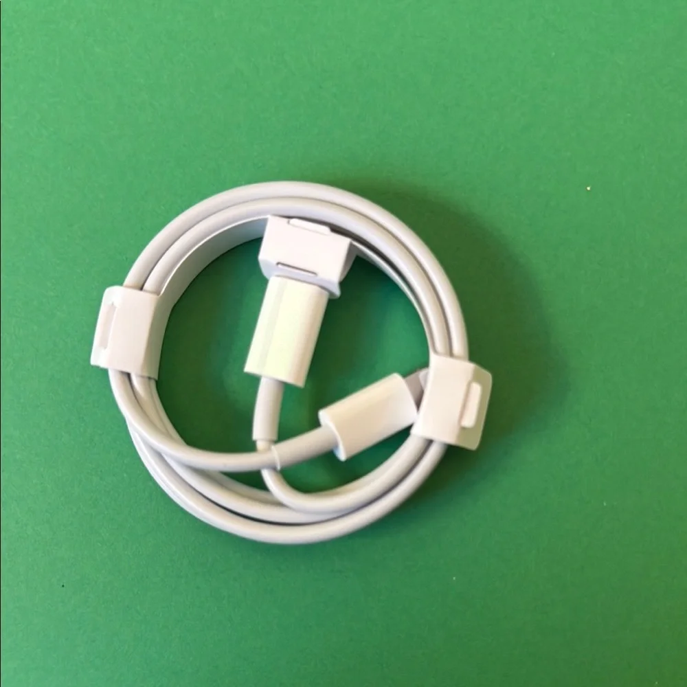 NWT Apple USB-C to Lightening Charging Cable