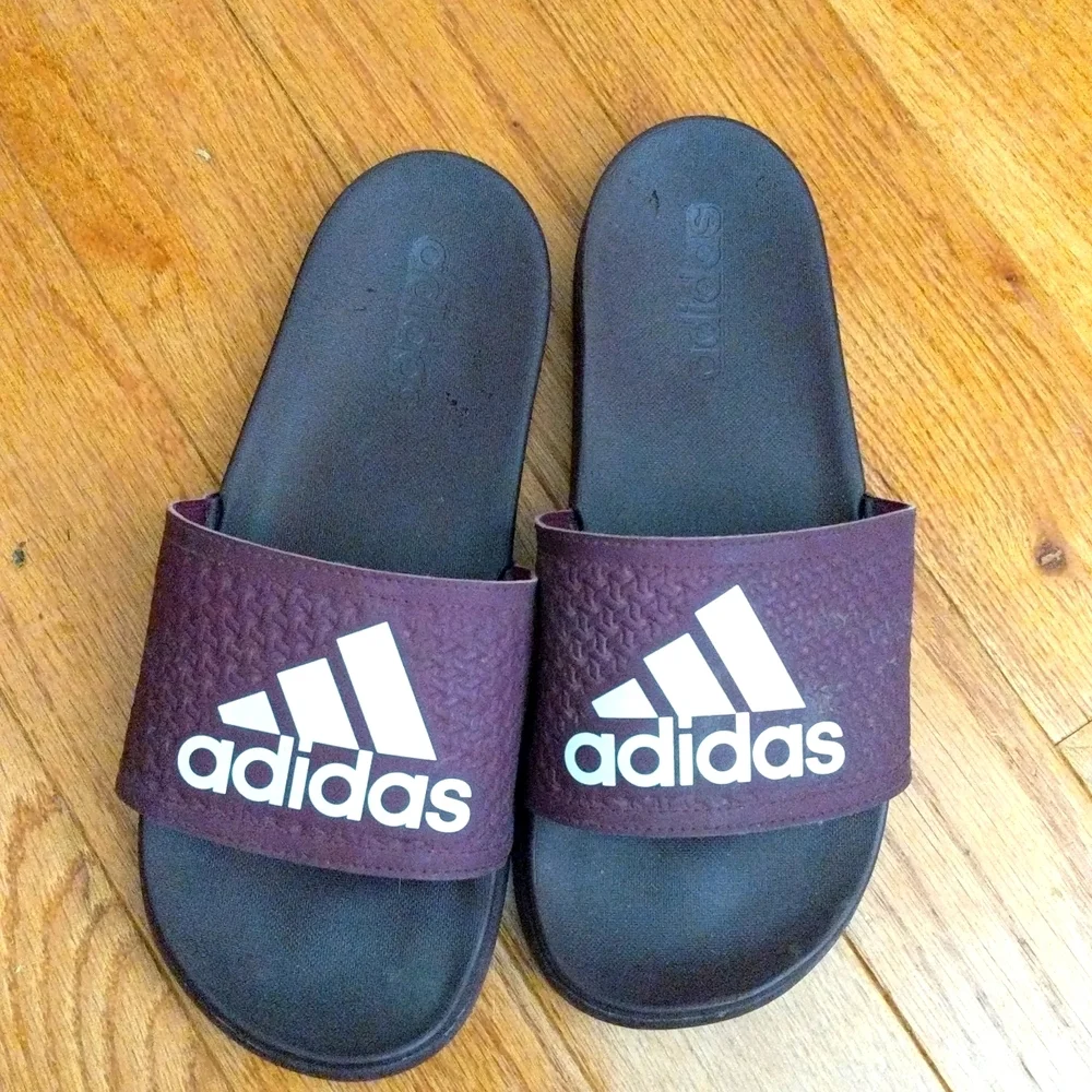 Adidas Plum Sz 6 Slides Sandals