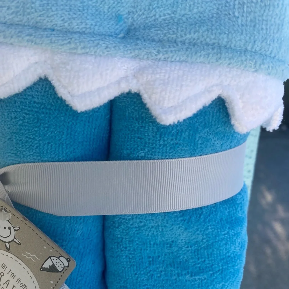 Blue Shark Hooded Towel for Kids and baby 🪼🐳 NWT 🐬🐬🐬 NEW 😱😱