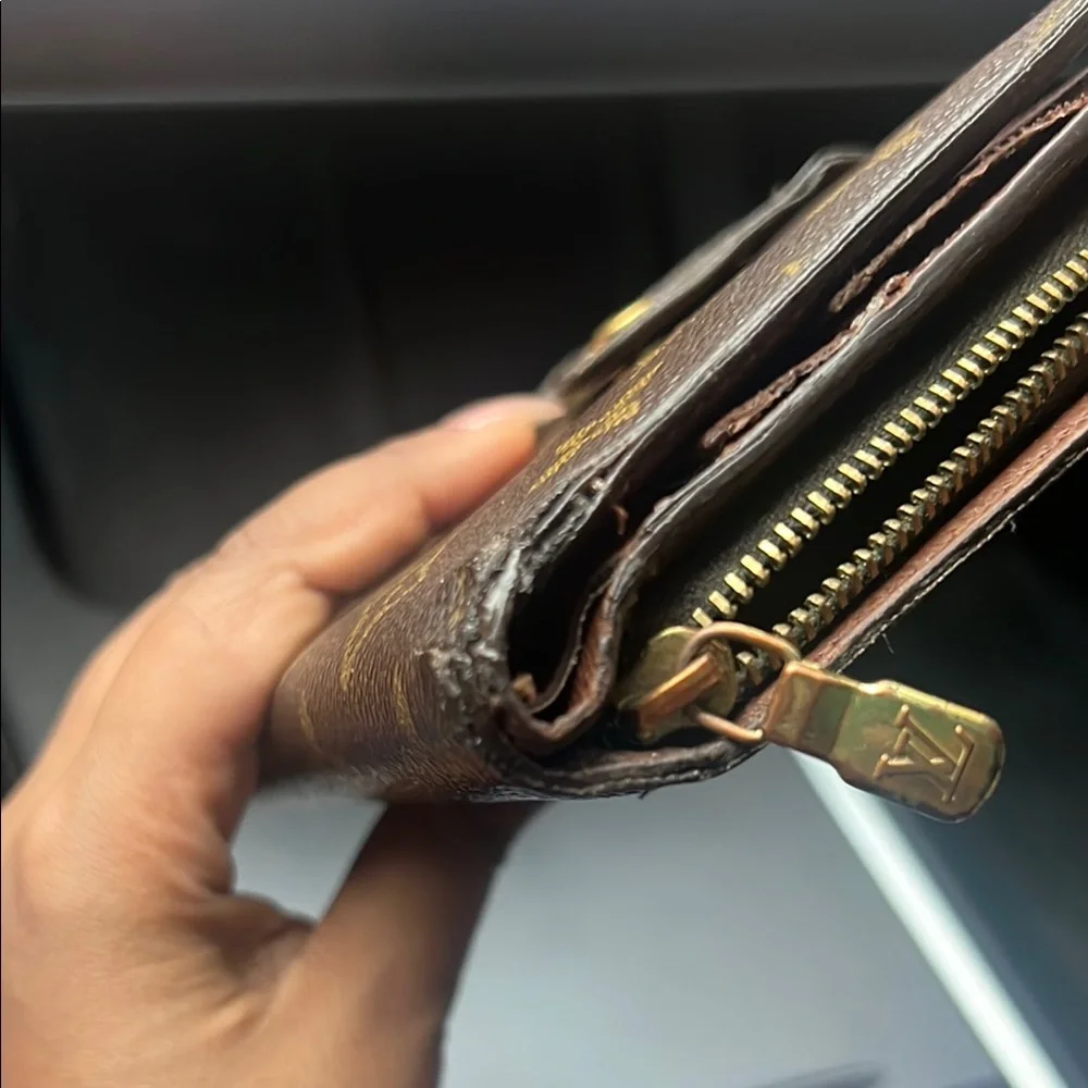 Pre loved Louis Vuitton Monogram Wallet