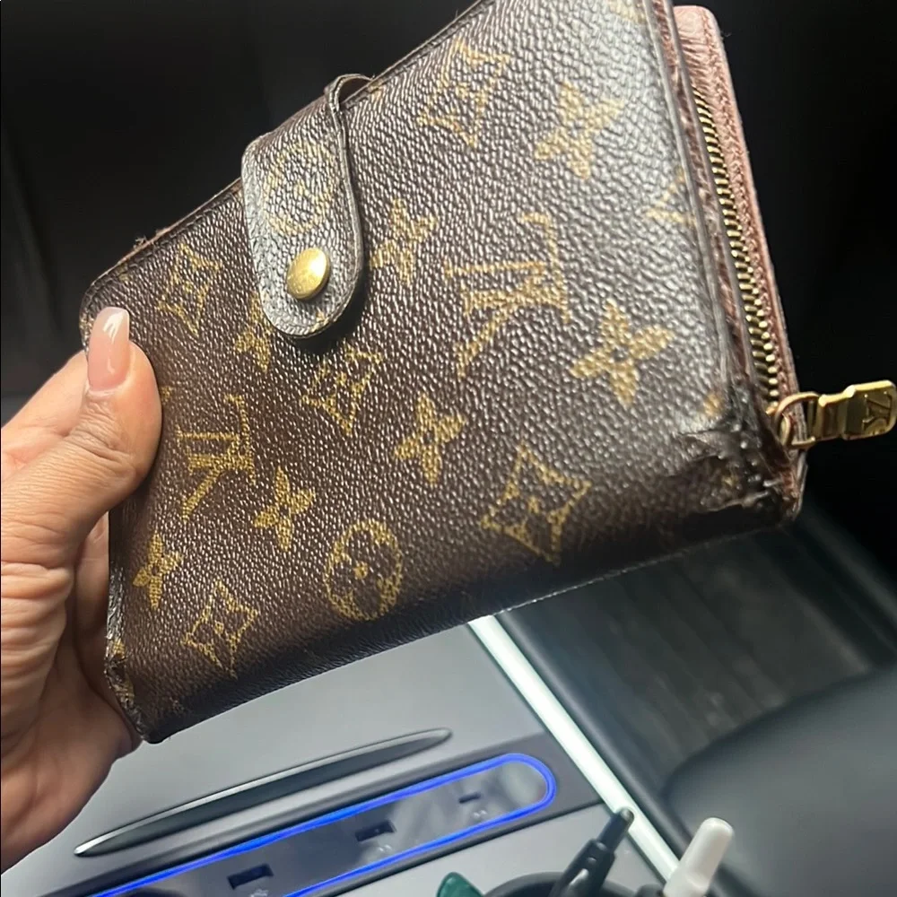 Pre loved Louis Vuitton Monogram Wallet