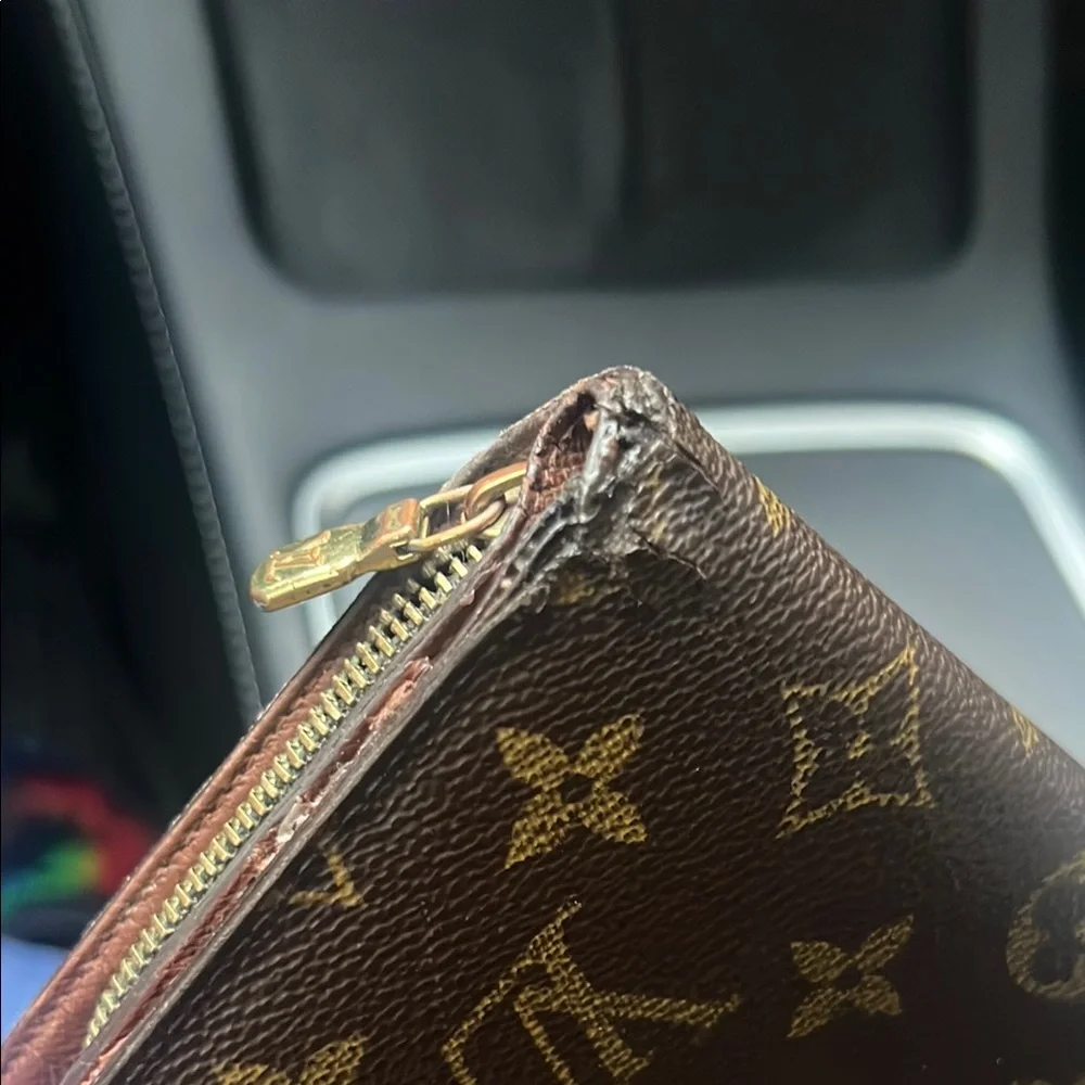 Pre loved Louis Vuitton Monogram Wallet