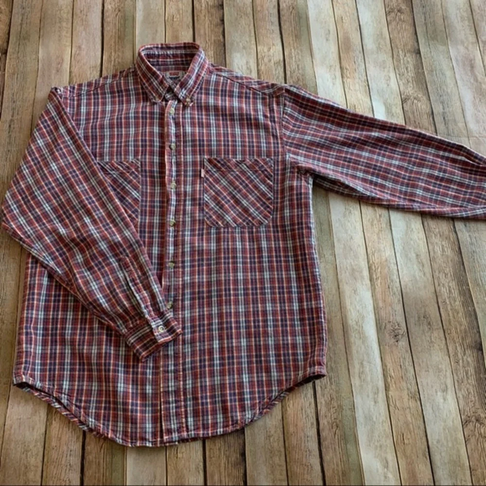Levi’s men’s plaid casual button down shirt