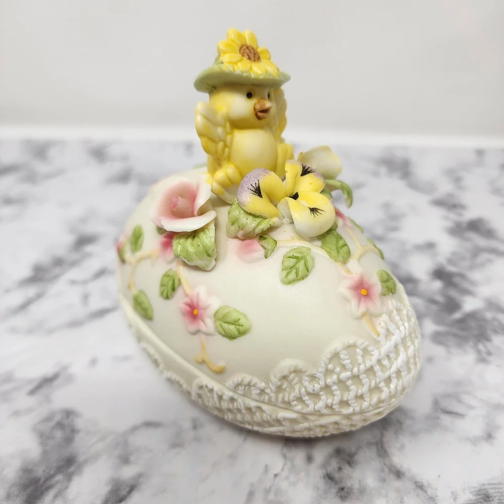 N/A decorative egg