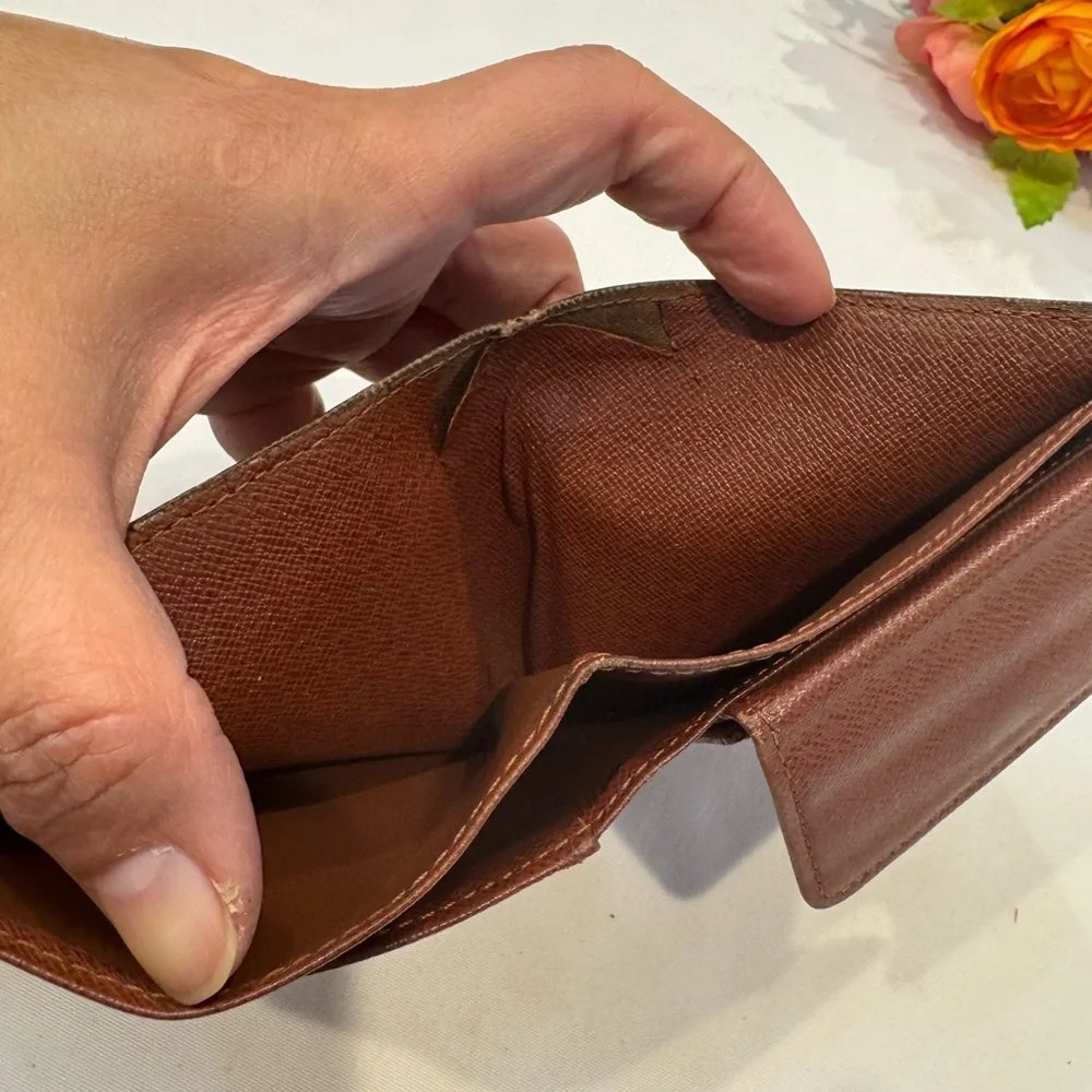 Louis Vuitton wallet satisfied