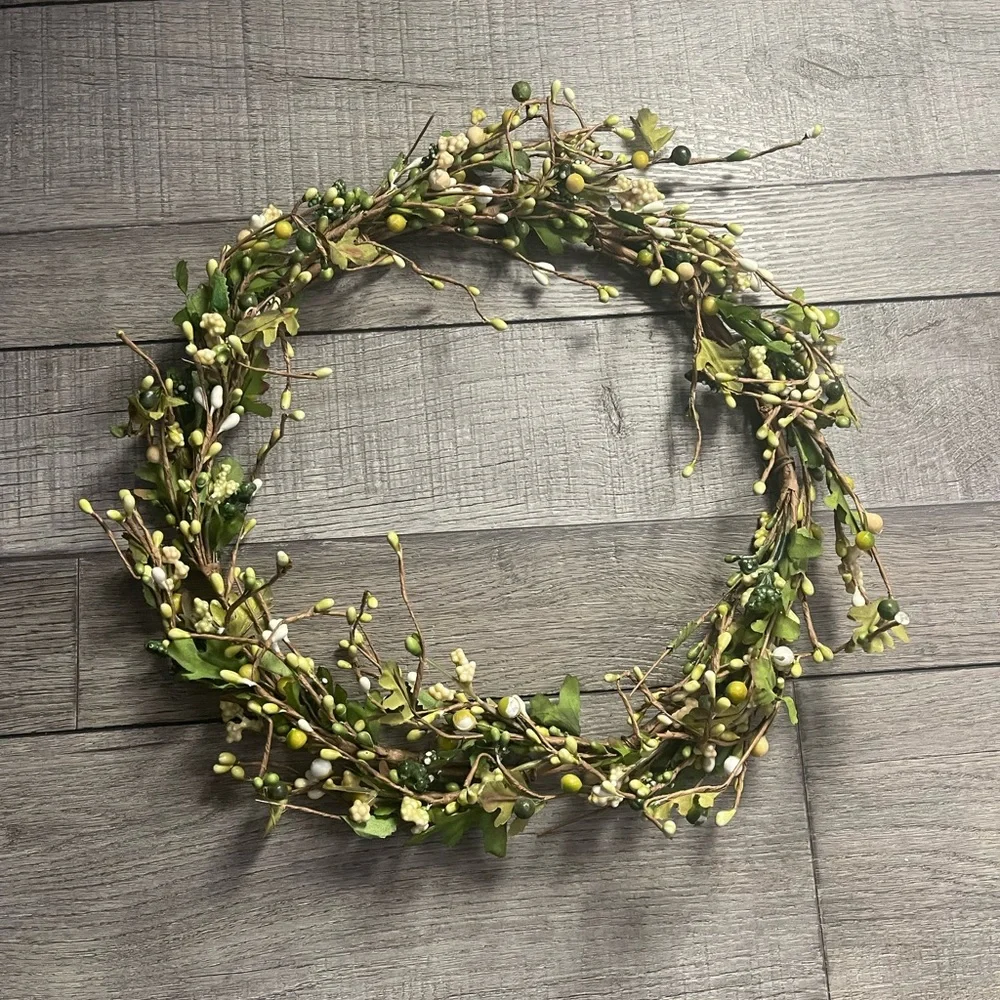 Green and Cream Holiday Wreath
