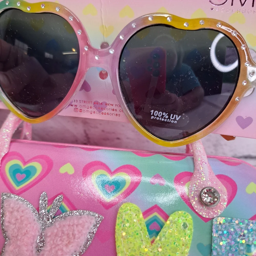 MISS GWEN'S 'OMG' HEART SUNGLASSES & GLITTER HARD CARRING CASE 'LOVE'