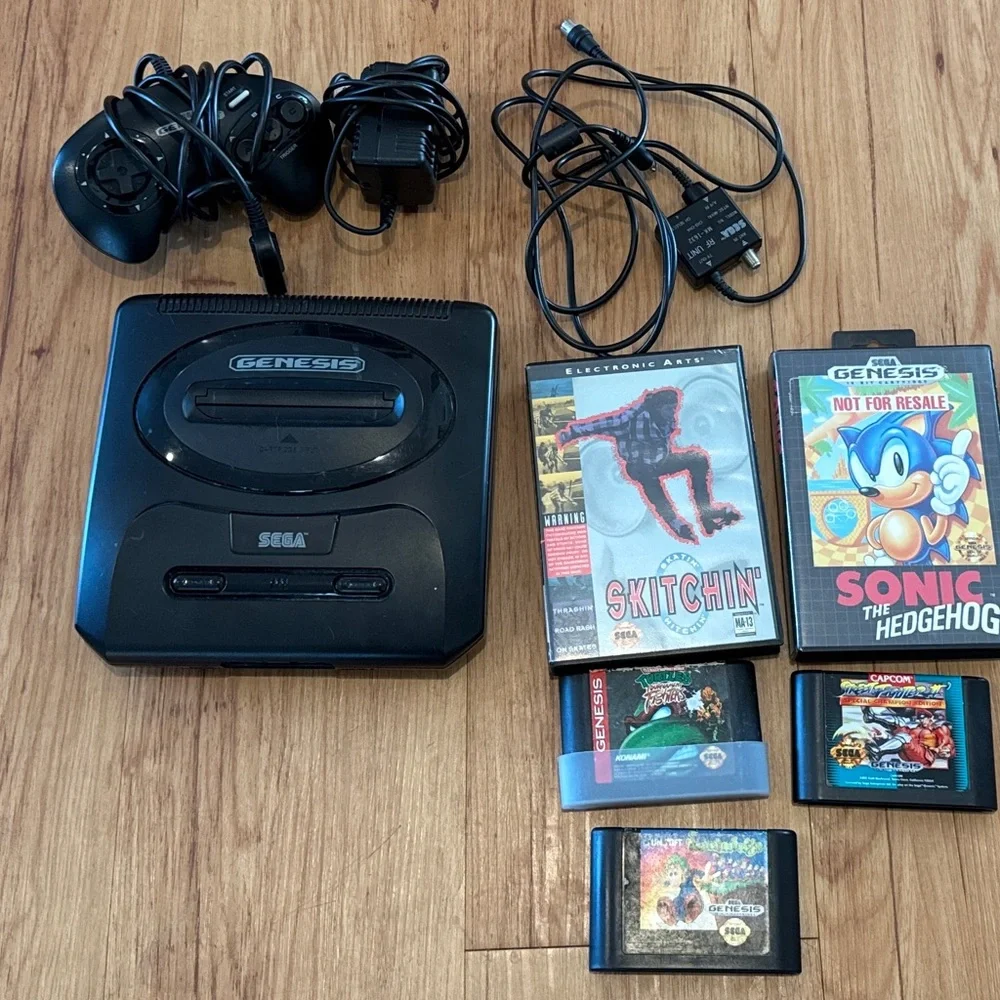 sega genesis console model 2 bundle (Sonic 1, Skitchin', Lemmings, TMNT, SF2)