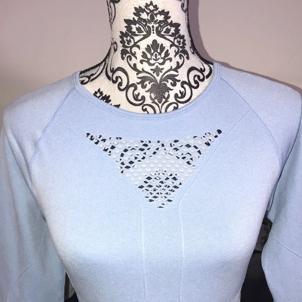 Gymshark Blue Fitted Long Sleeve Cropped Athletic Top Size Medium
