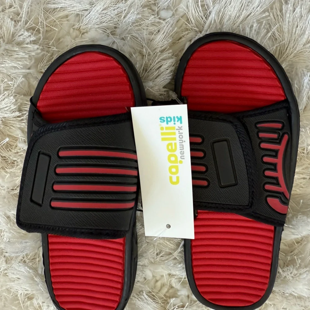 NWT boys Capelli slides.
