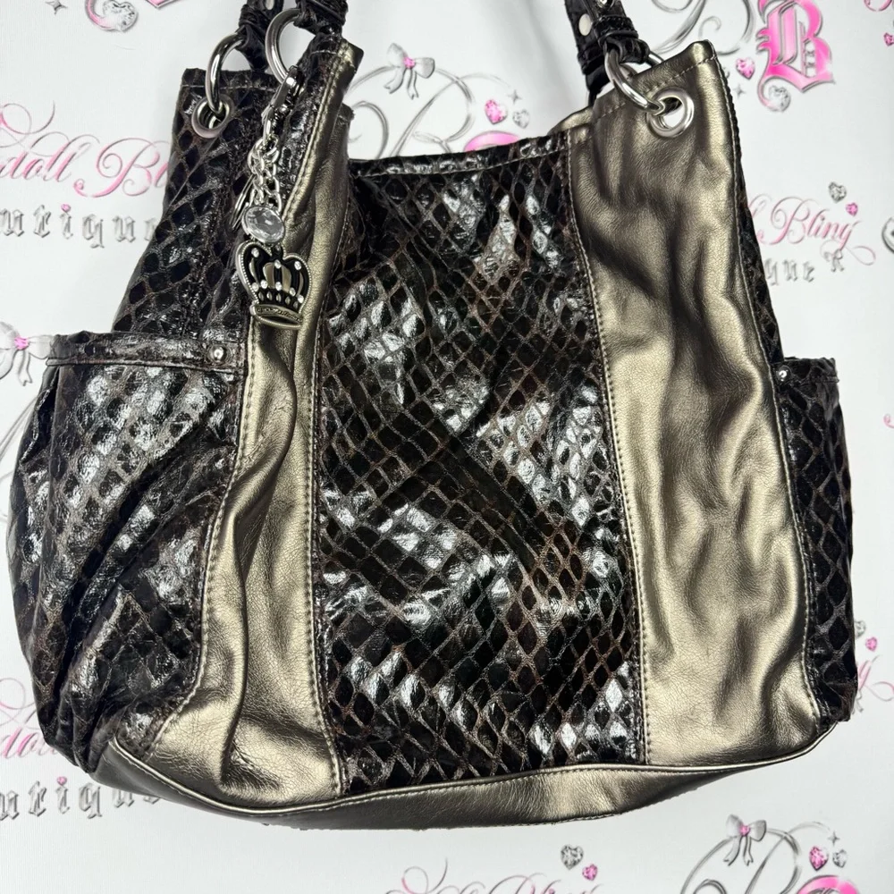 Kathy Van Zeeland this stylish