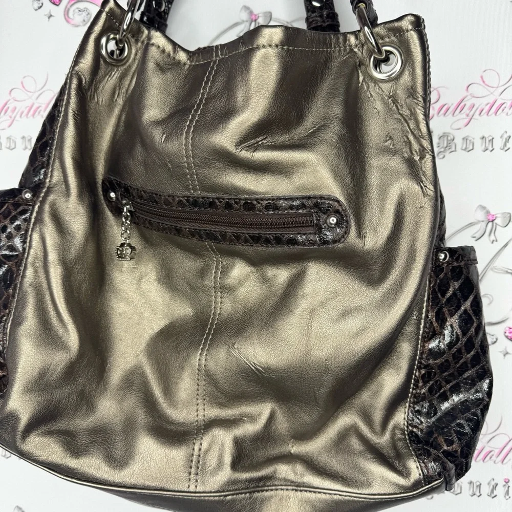 Kathy Van Zeeland this stylish