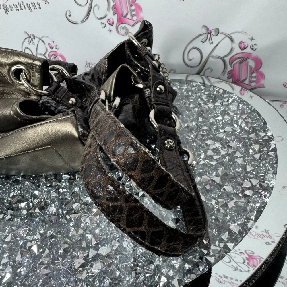 Kathy Van Zeeland this stylish