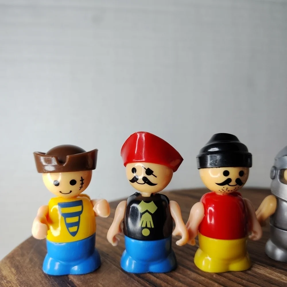 Vintage PlaySkool Lot Lil Playmate King Knights Figures Soldier Guards Pirate