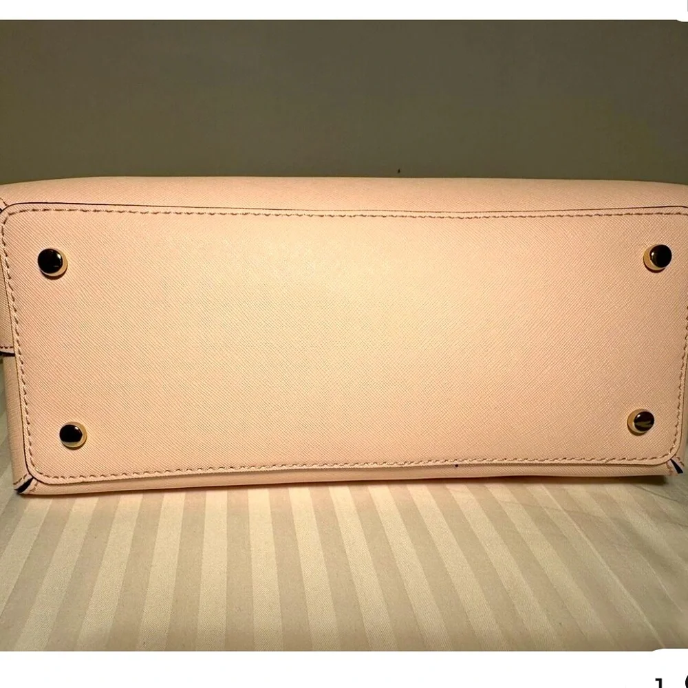 kate spade reposhing this