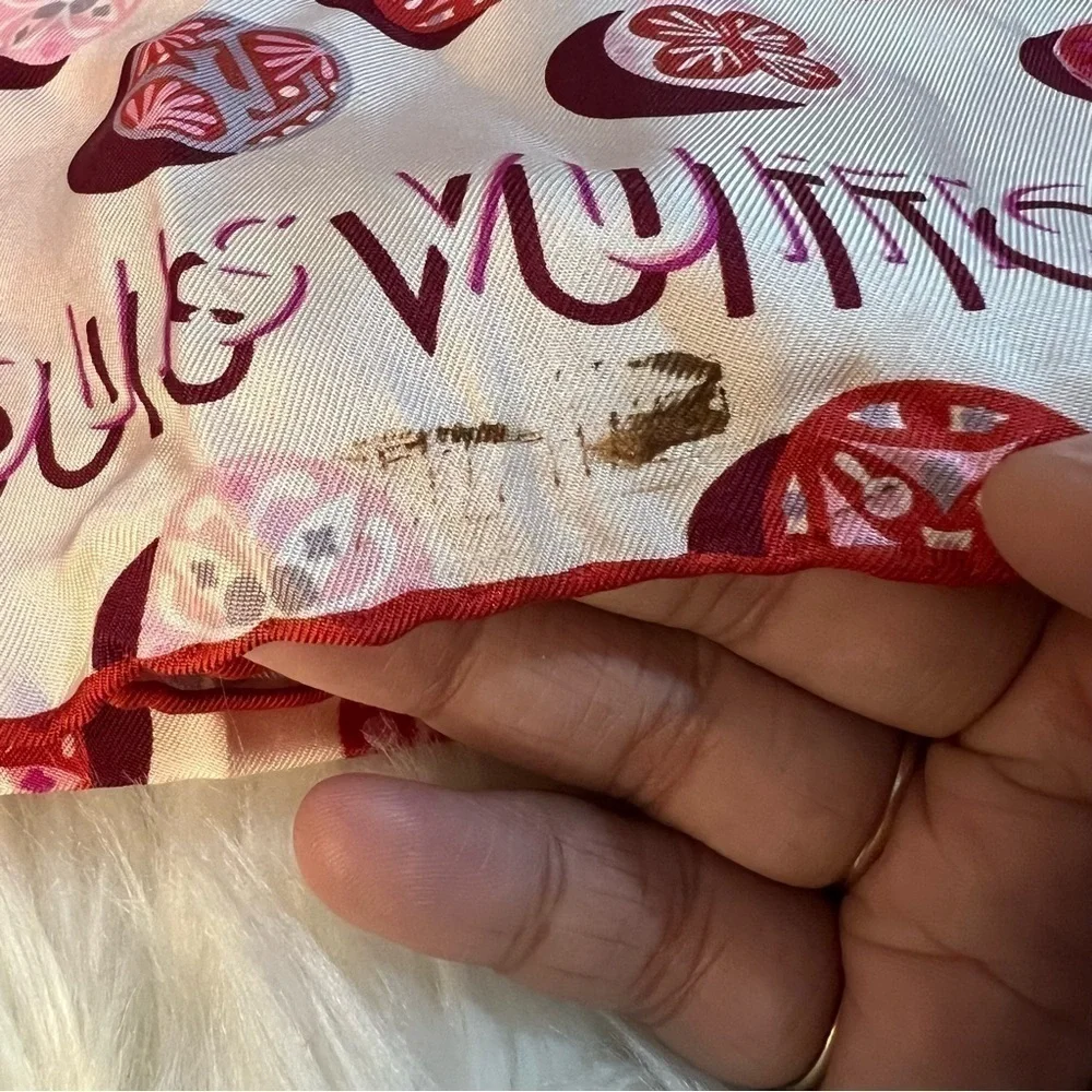 Louis vuitton kimodo dots scarf