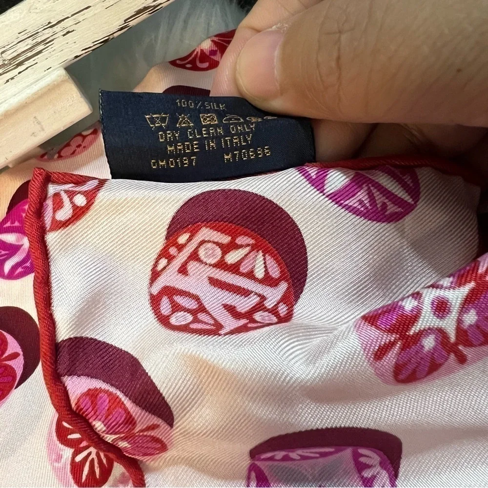 Louis vuitton kimodo dots scarf