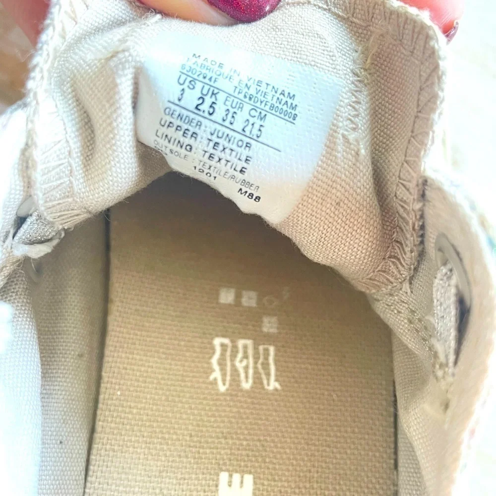 Converse size excellent