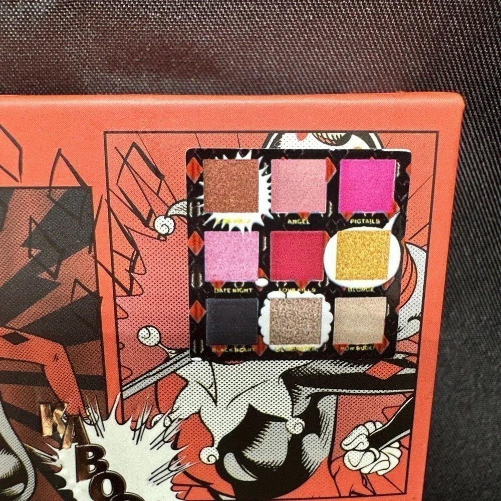 BATMAN & Makeup Revolution Harley Quinn Pressed Eye Shadow Palette Halloween