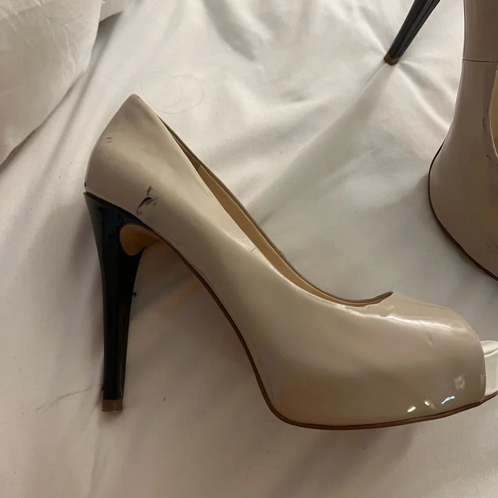Guess women pumps