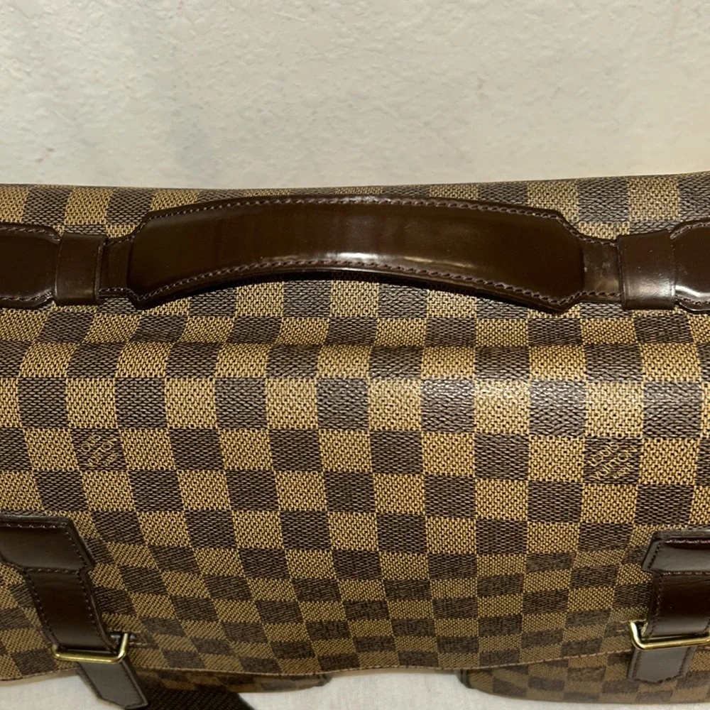 Louis Vuitton used excellent
