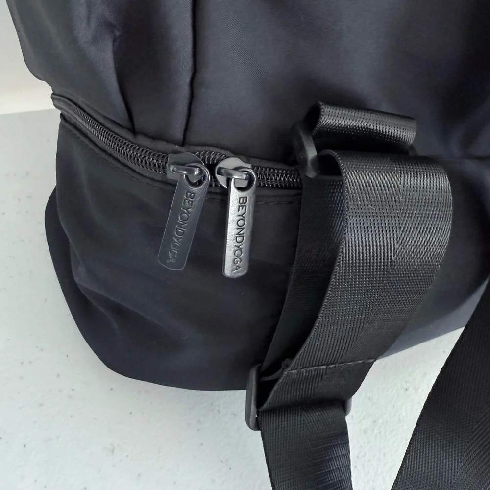 Beyond Yoga Convertible Gym Bag Black Nylon Backpack Shoulder Tote Travel School