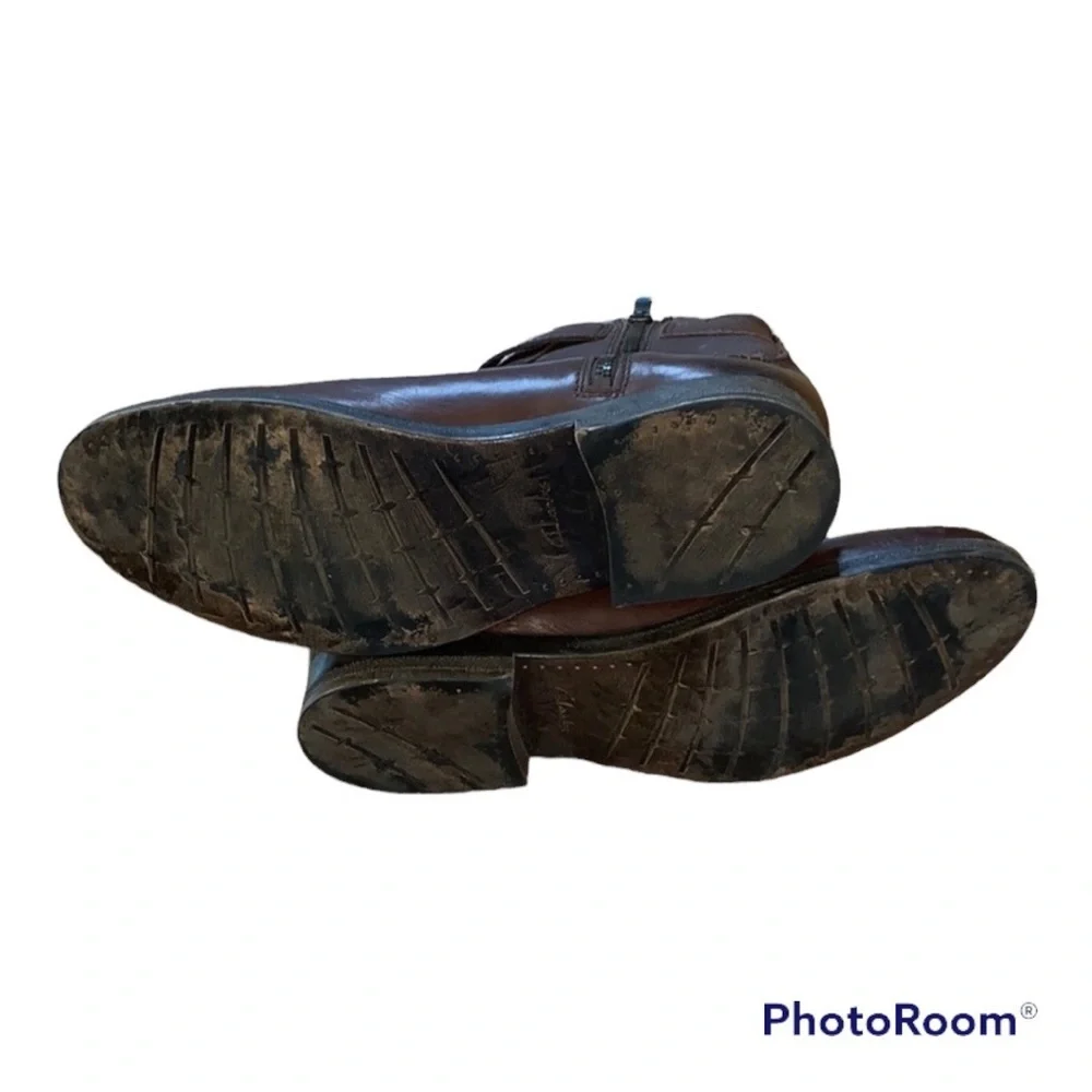 Clarks bottom have