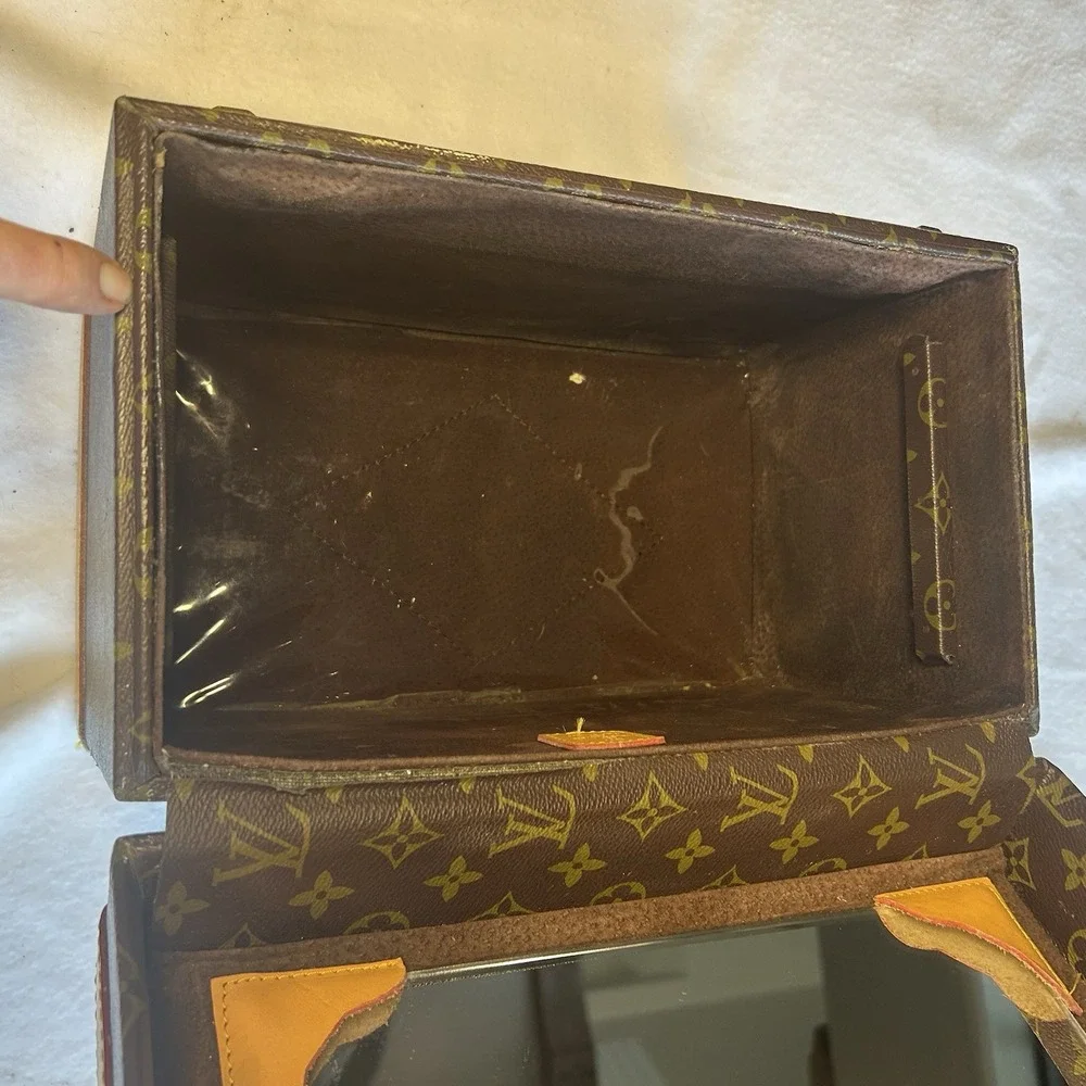 LOUIS VUITTON Vintage Monogram Cosmetic Box Trunk Bag Locks Handle Mirror